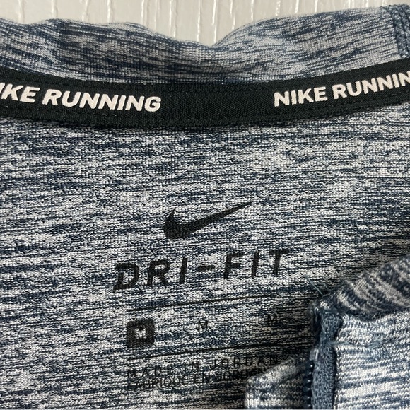 Women’s NIKE running pullover size M - Picture 6 of 8